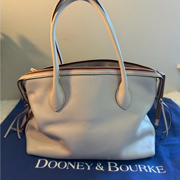 Dooney & Bourke Cream leather Shoulder Bag with Red interior - Picture 3 of 16